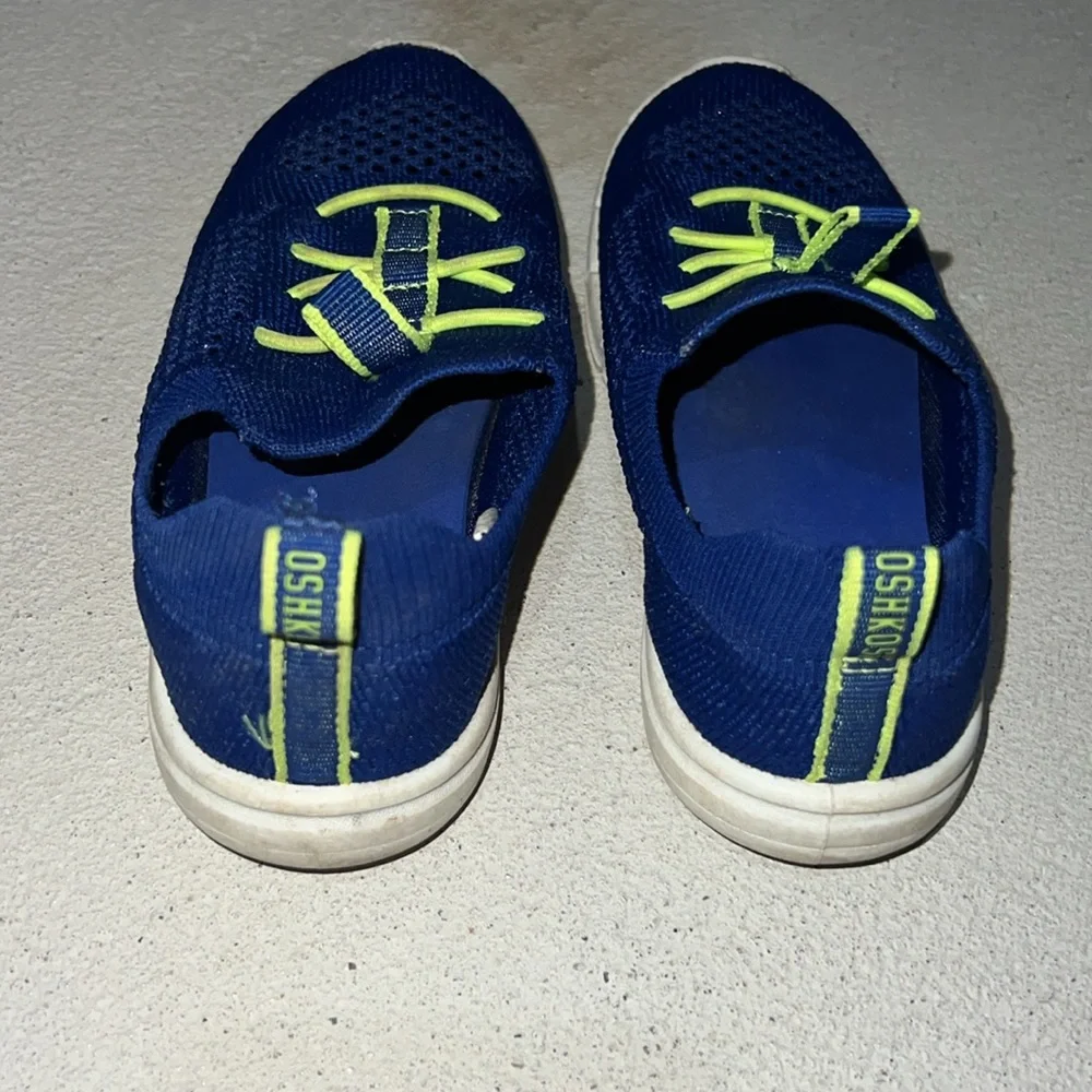 Oshkosh water shoes